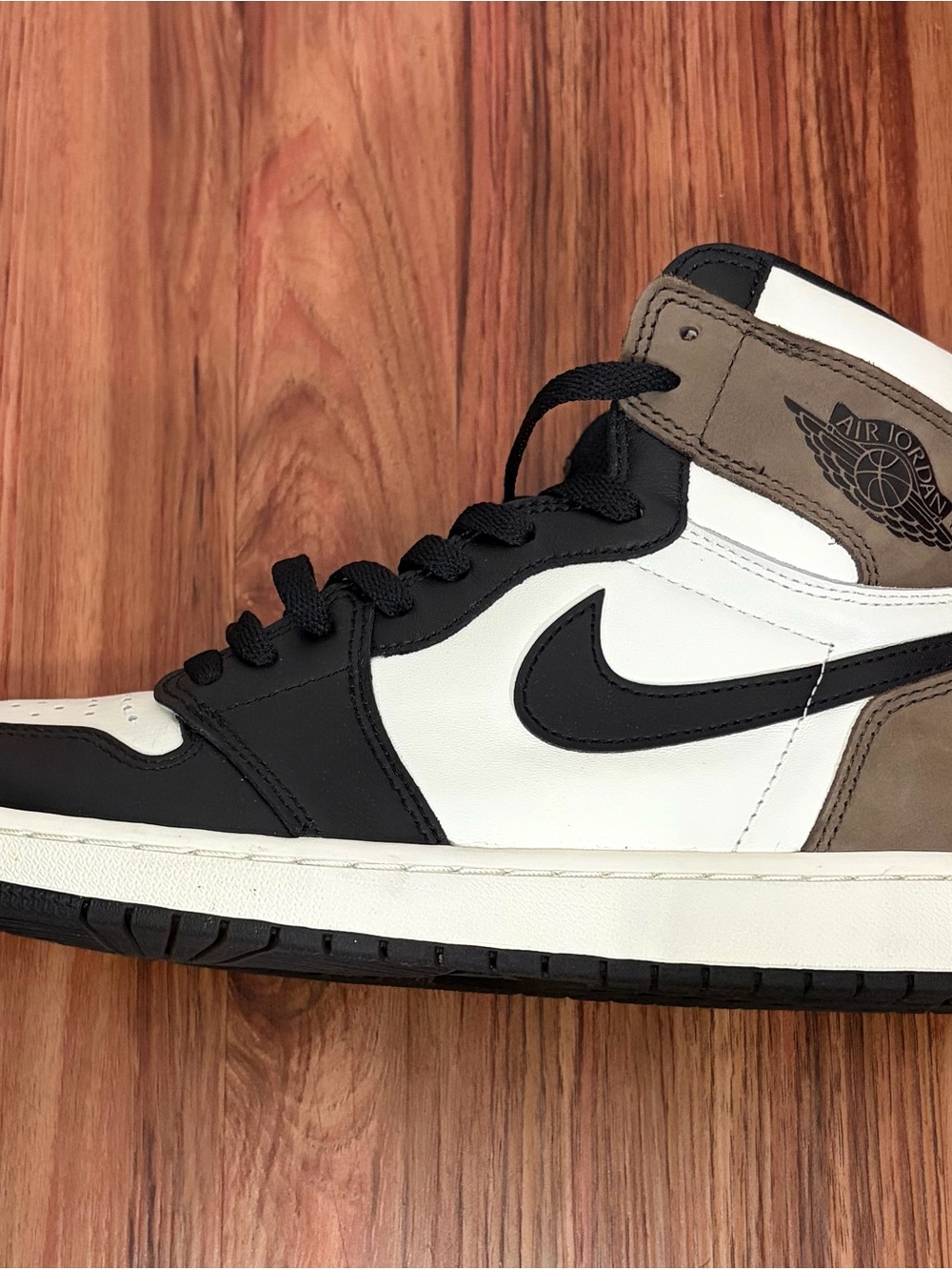 Nike Air Jordan 1 Mid - White/Black/Brown